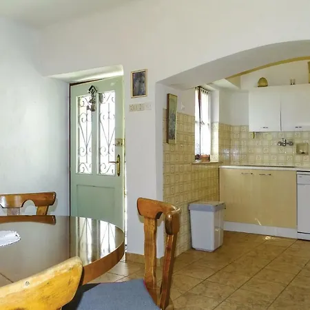 Two-bedroom In 公寓 Štanjel