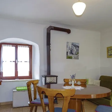 Two-bedroom In Štanjel