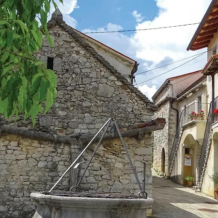 Two-bedroom In Štanjel